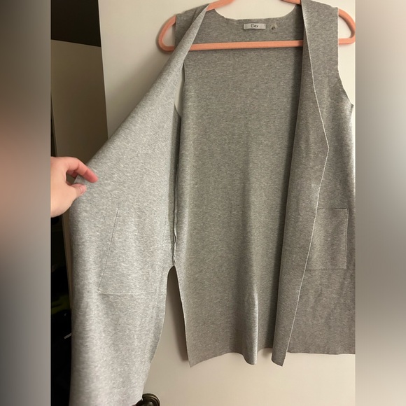 Dex Sleeveless Sweater - Picture 3 of 3